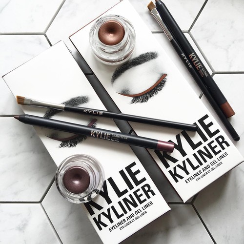 Kylie Jenner Rilis Eyeliner dengan 2 Warna Baru