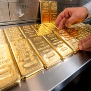 PT Equityworld : Pelemahan Dollar Dukung Harga Emas Naik